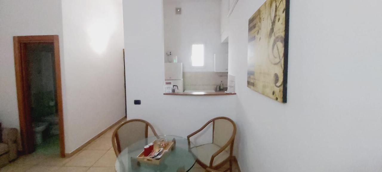 Mamo1 - Appartamento In Pieno Centro Citta Bari Exterior foto